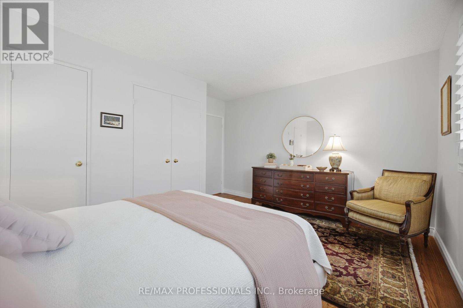 1448 Glenwatson Drive, Mississauga, Ontario  L5E 2V9 - Photo 21 - W12976920