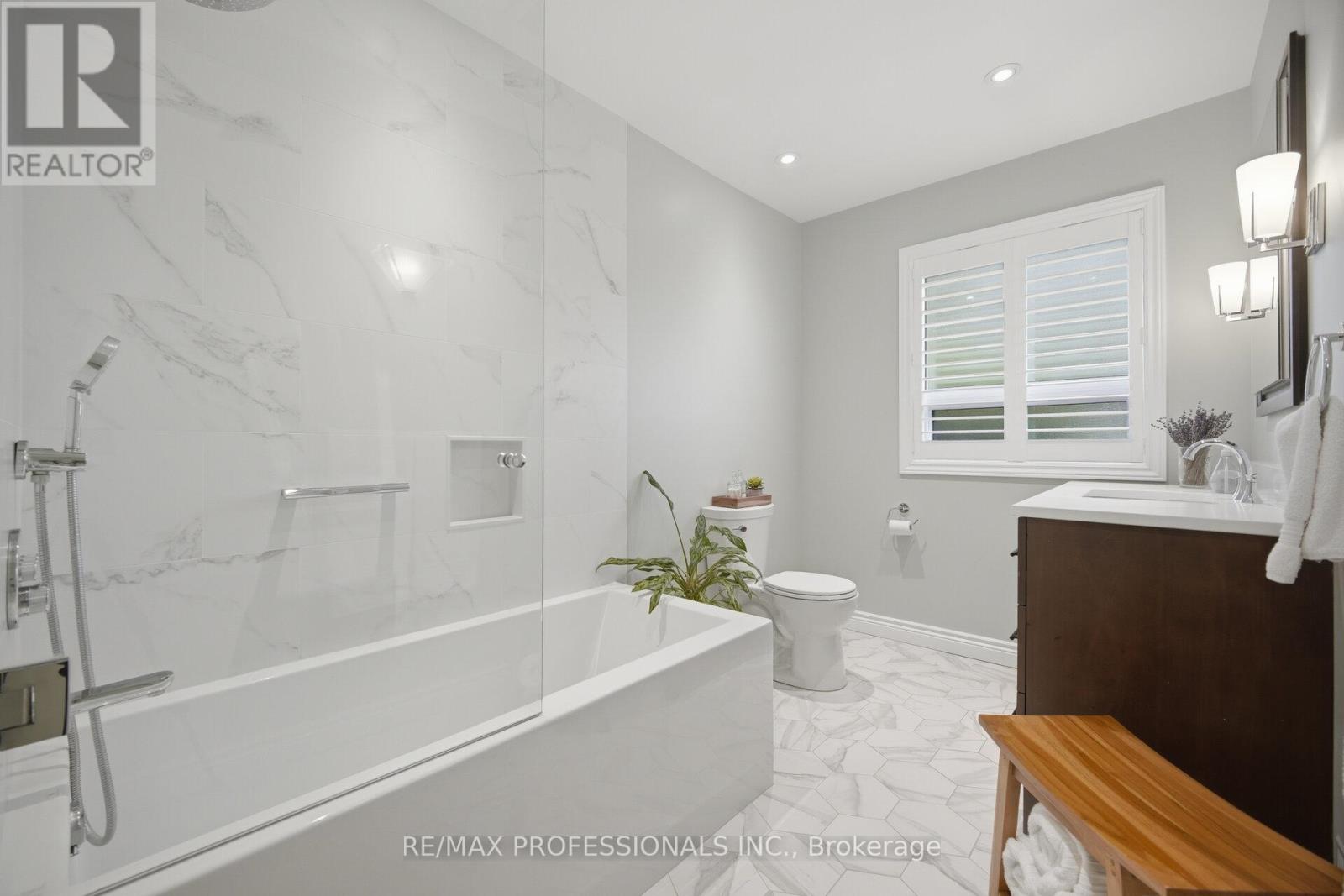 1448 Glenwatson Drive, Mississauga, Ontario  L5E 2V9 - Photo 26 - W12976920