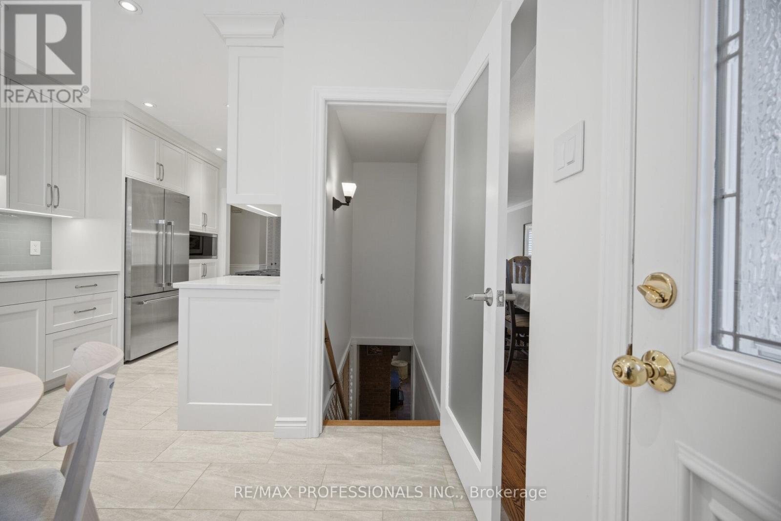 1448 Glenwatson Drive, Mississauga, Ontario  L5E 2V9 - Photo 29 - W12976920