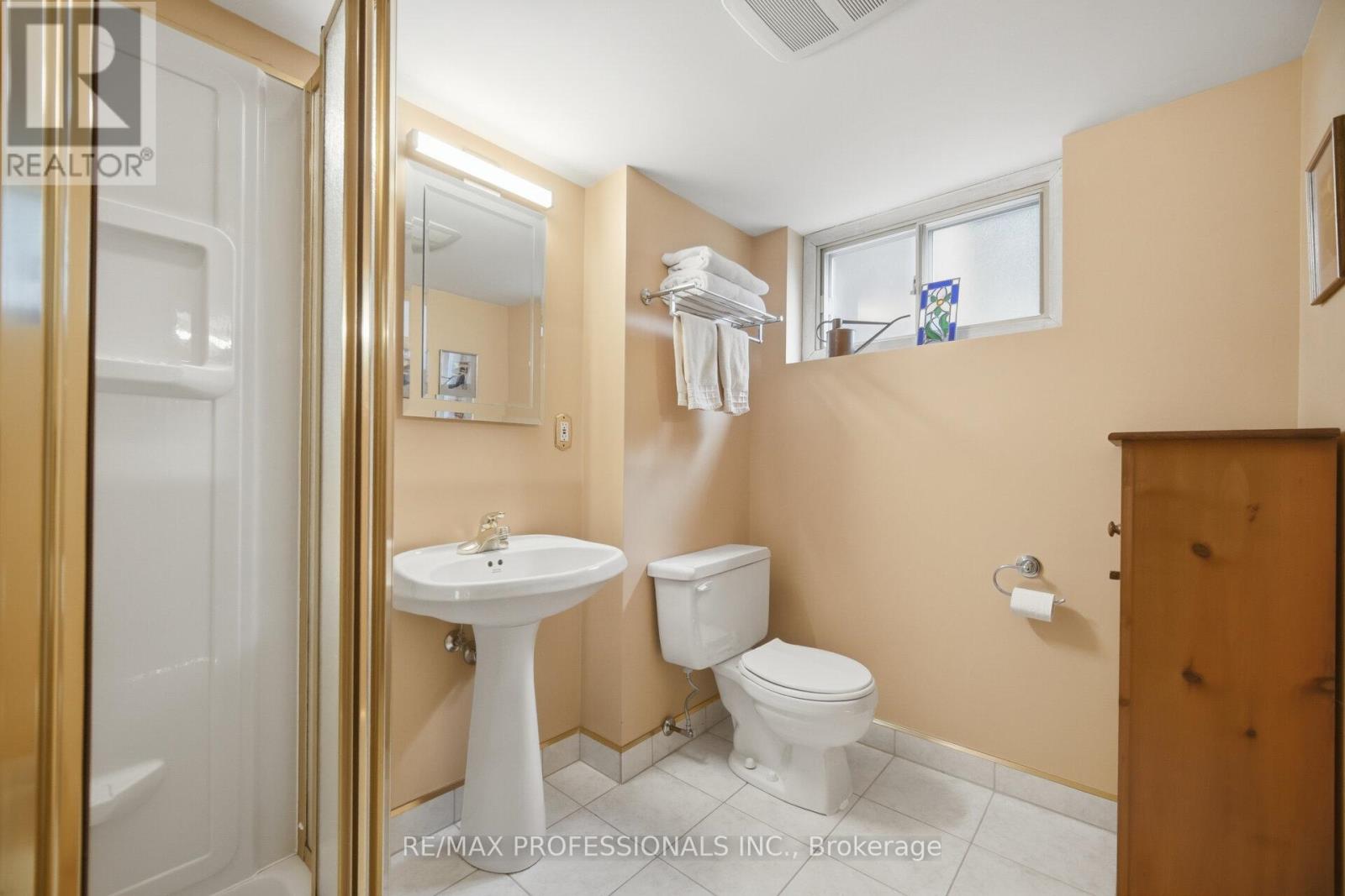 1448 Glenwatson Drive, Mississauga, Ontario  L5E 2V9 - Photo 37 - W12976920