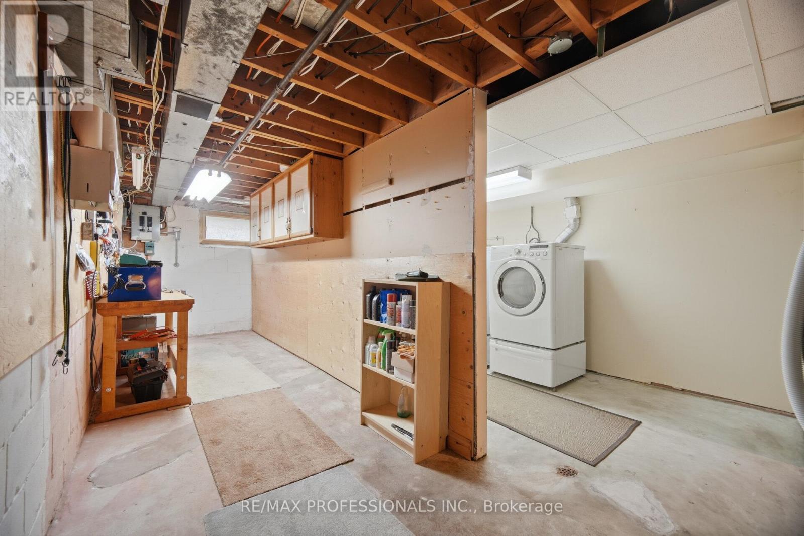 1448 Glenwatson Drive, Mississauga, Ontario  L5E 2V9 - Photo 38 - W12976920