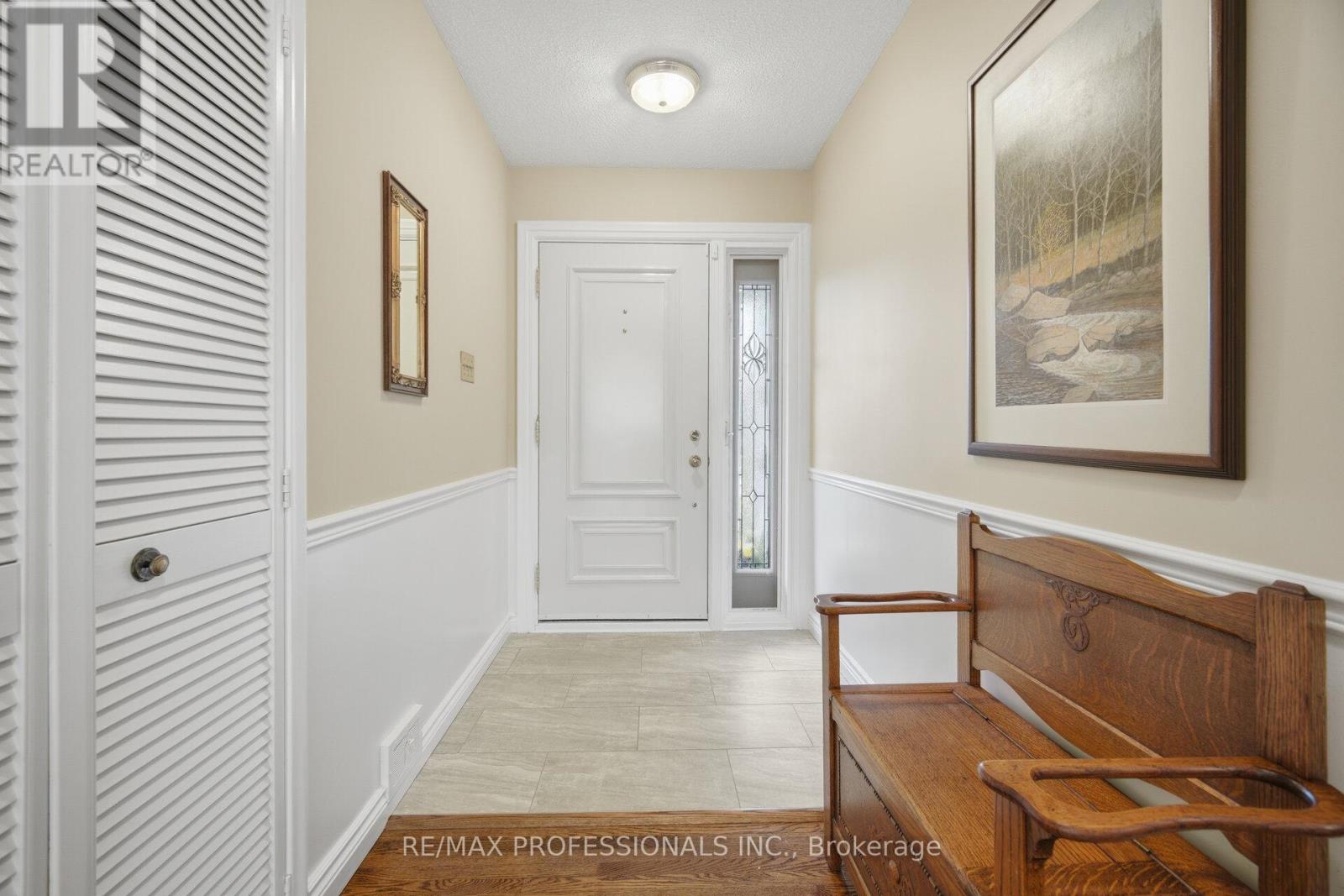 1448 Glenwatson Drive, Mississauga, Ontario  L5E 2V9 - Photo 5 - W12976920