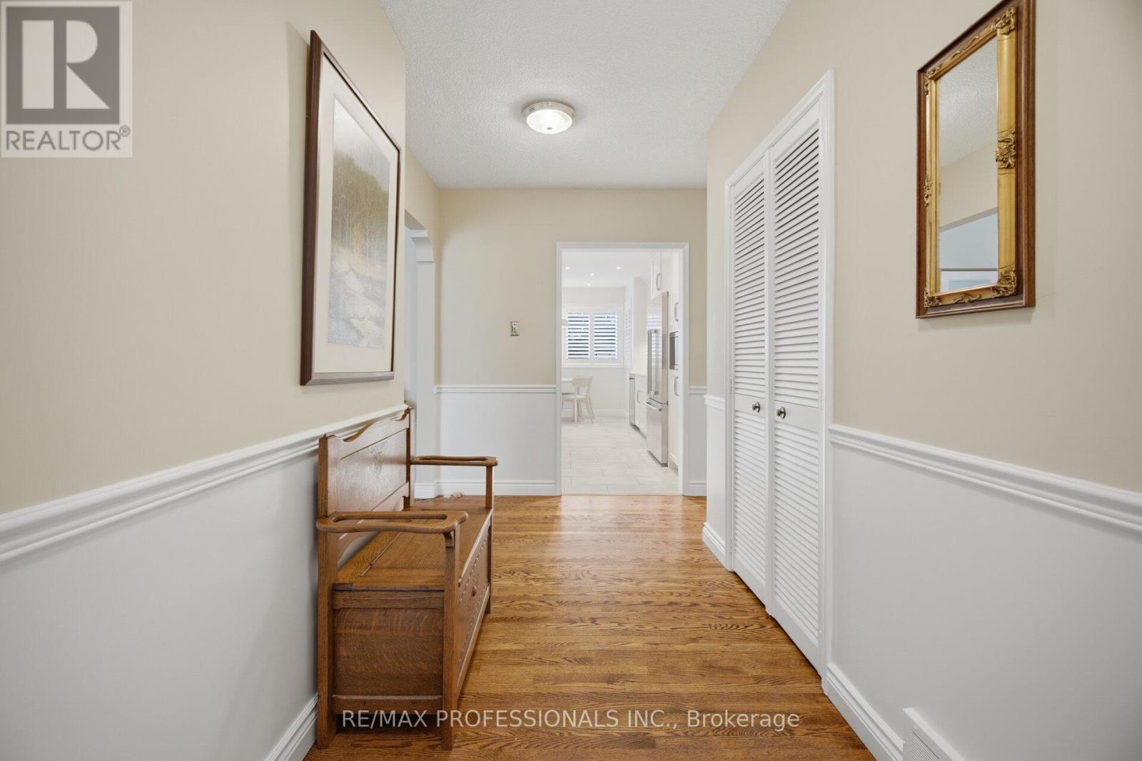 1448 Glenwatson Drive, Mississauga, Ontario  L5E 2V9 - Photo 6 - W12976920