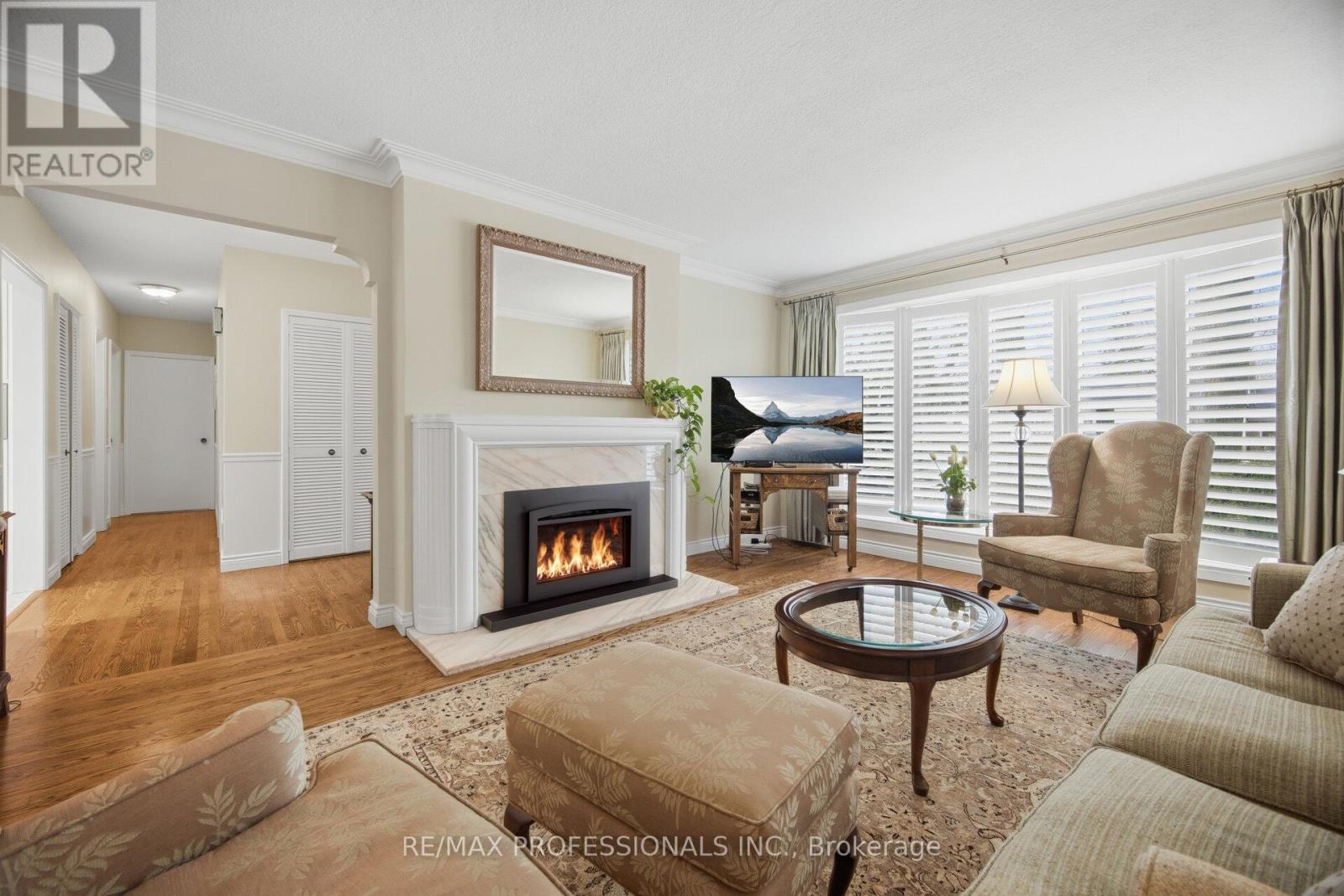 1448 Glenwatson Drive, Mississauga, Ontario  L5E 2V9 - Photo 7 - W12976920