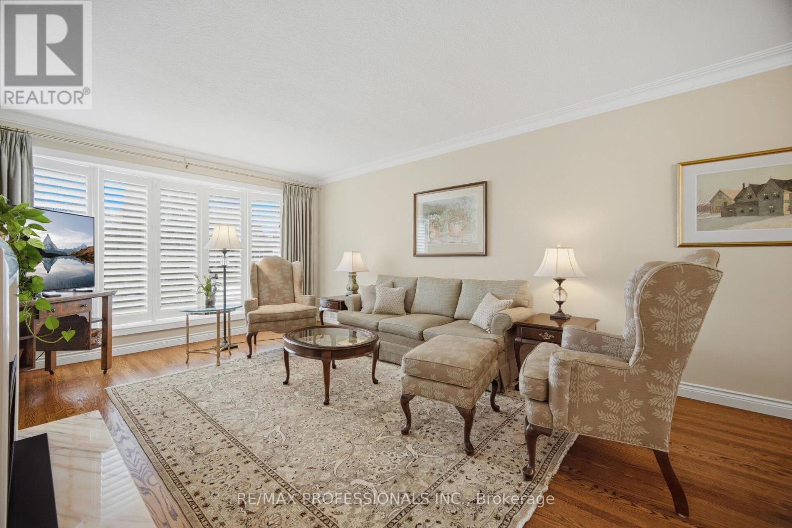 1448 Glenwatson Drive, Mississauga, Ontario  L5E 2V9 - Photo 8 - W12976920