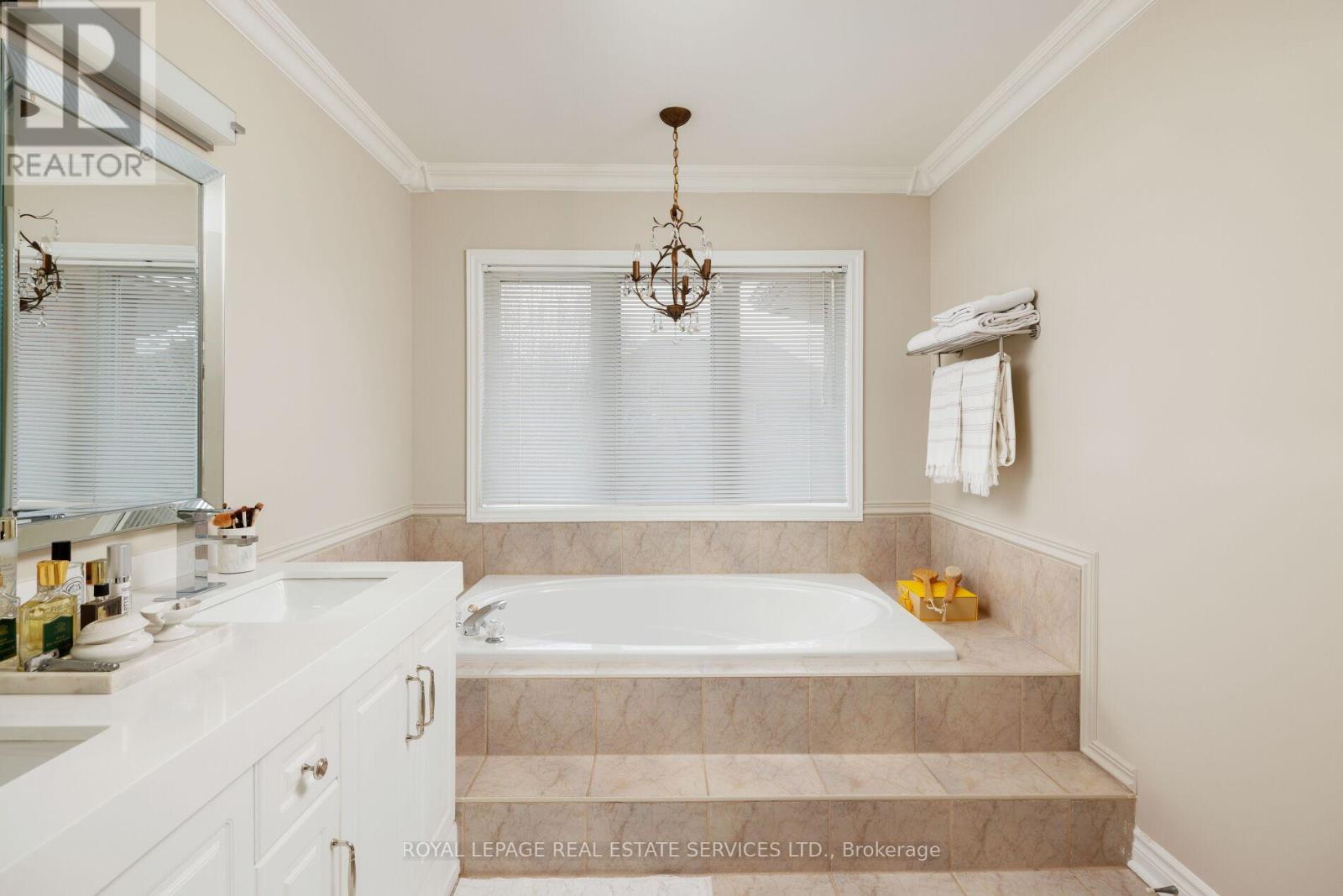 3030 Banbury Crescent, Oakville, Ontario  L6H 5P9 - Photo 23 - W12976928