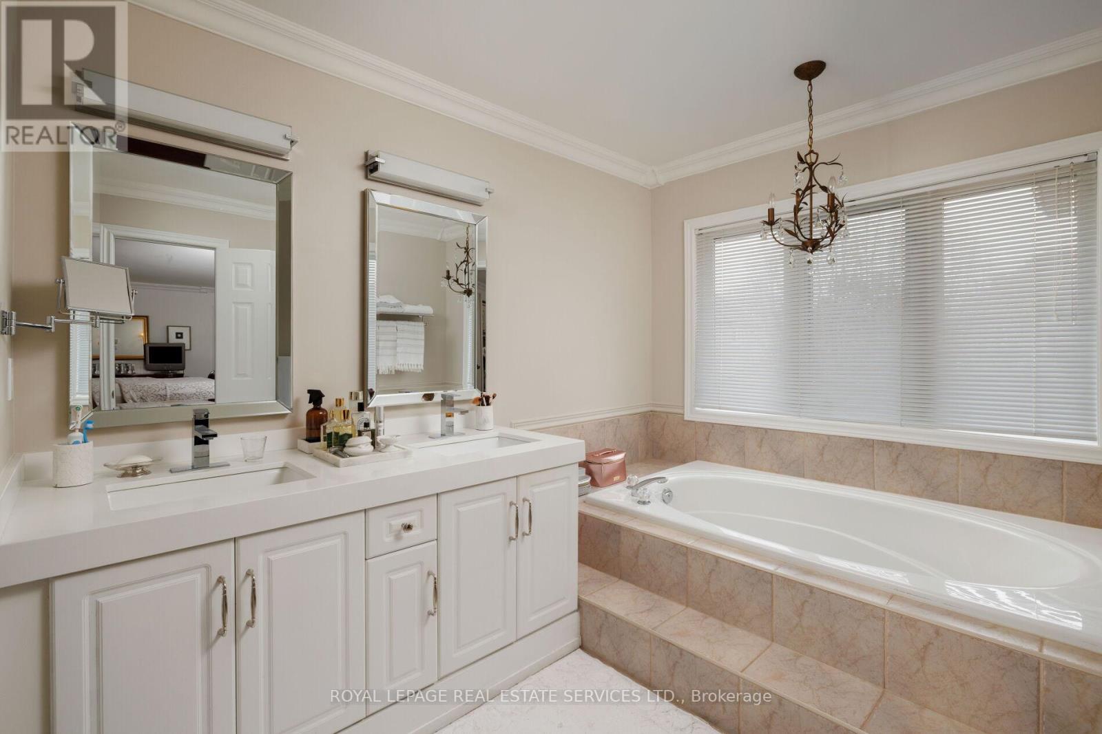 3030 Banbury Crescent, Oakville, Ontario  L6H 5P9 - Photo 24 - W12976928