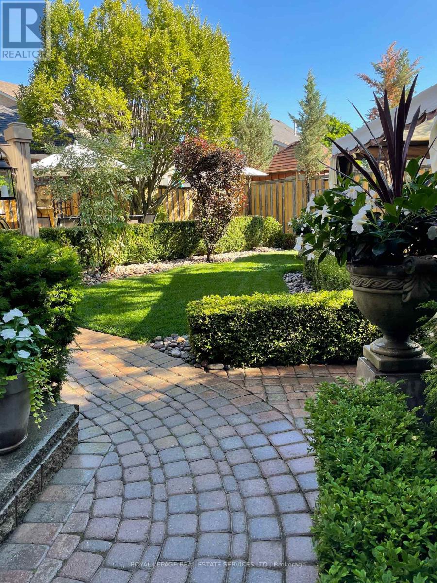 3030 Banbury Crescent, Oakville, Ontario  L6H 5P9 - Photo 47 - W12976928