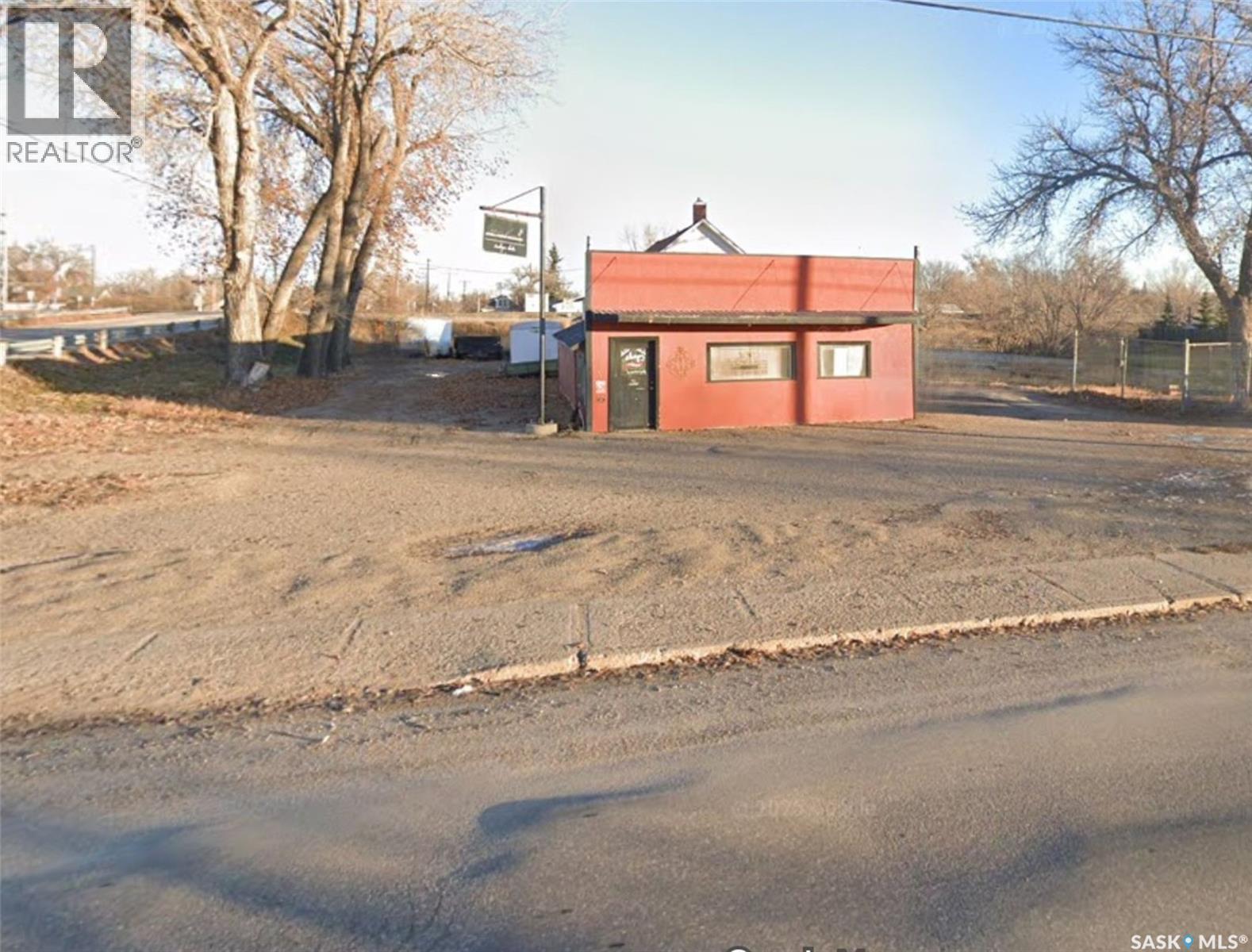 1109 S Railway Avenue, Swift Current, Saskatchewan  S9H 3B6 - Photo 3 - SK032258