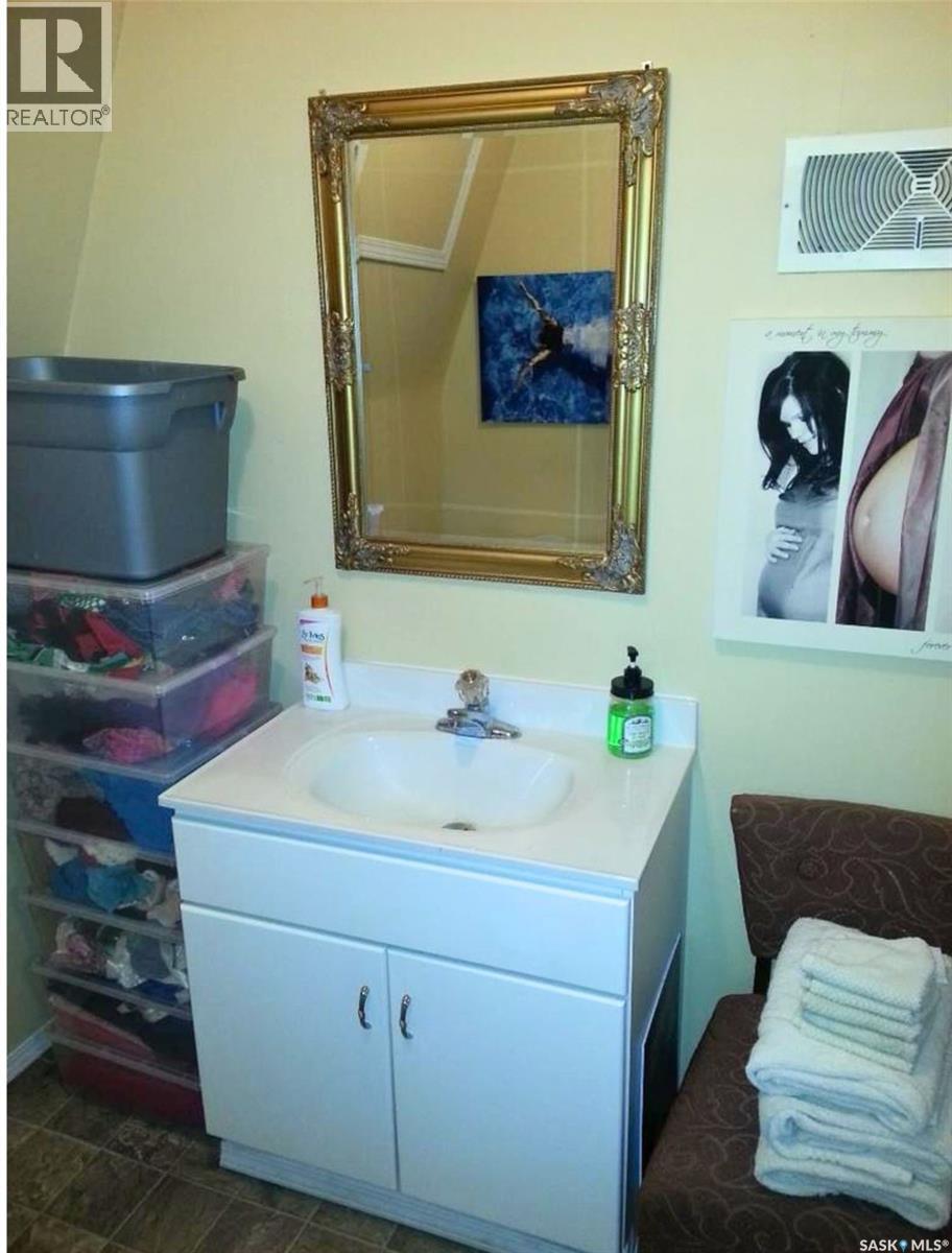 1109 S Railway Avenue, Swift Current, Saskatchewan  S9H 3B6 - Photo 7 - SK032258