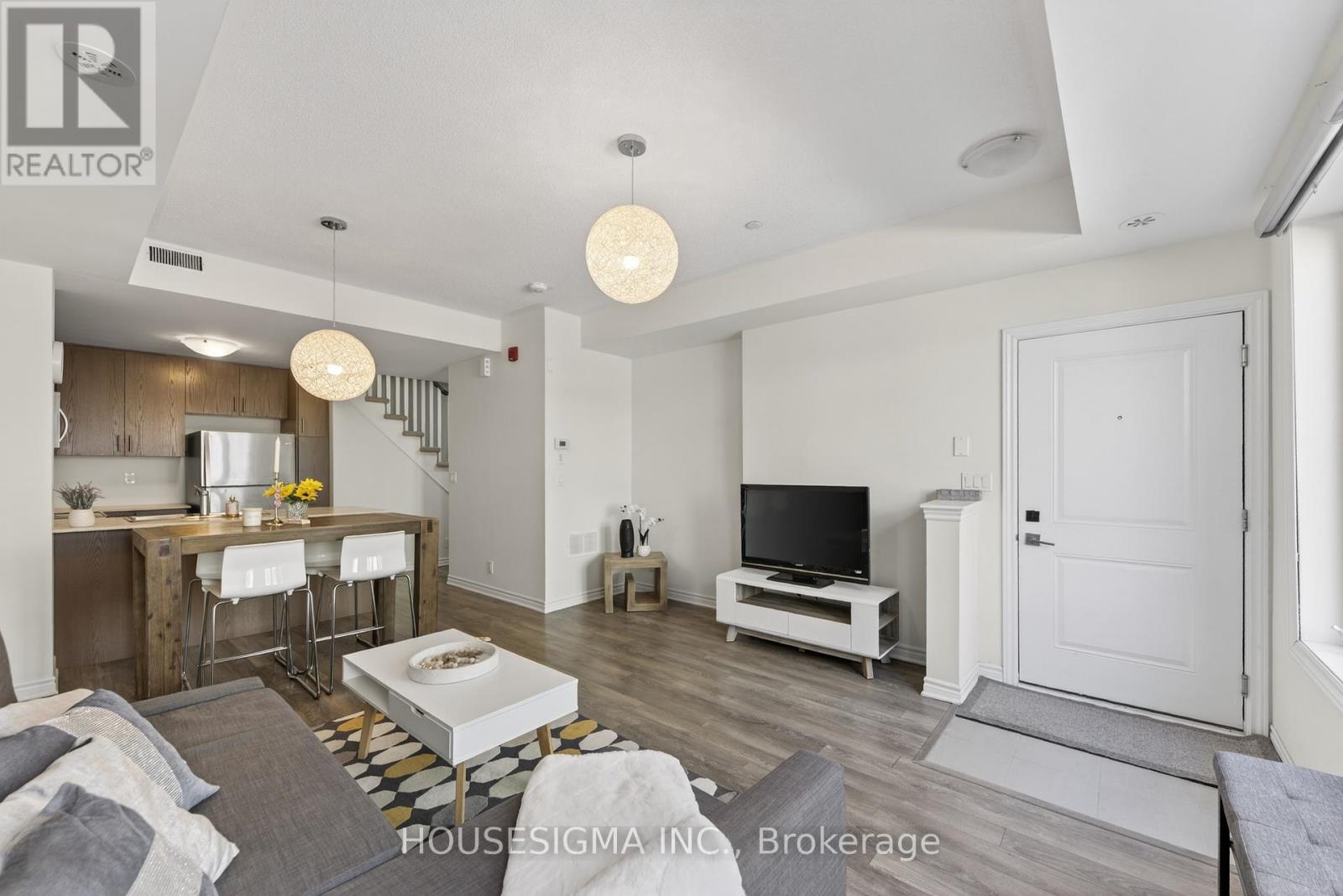 5 - 85 Eastwood Park Gardens, Toronto, Ontario  M8W 0B9 - Photo 4 - W12977040