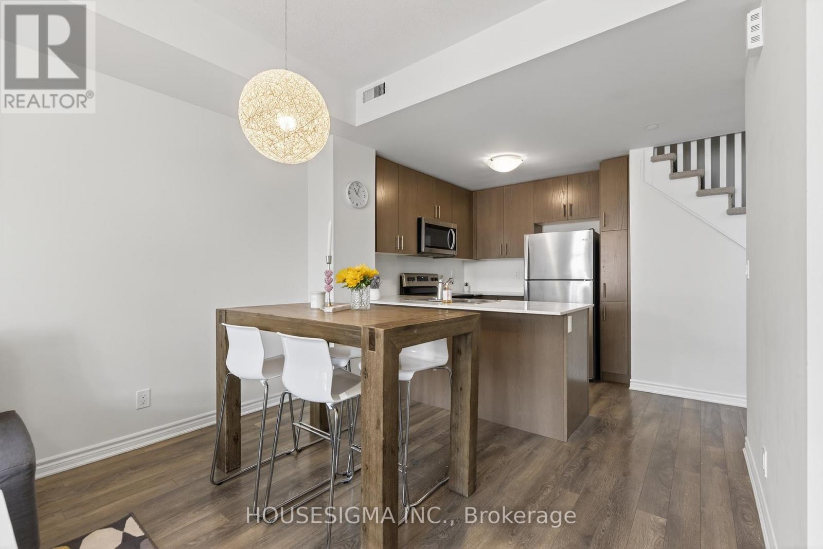 5 - 85 Eastwood Park Gardens, Toronto, Ontario  M8W 0B9 - Photo 5 - W12977040