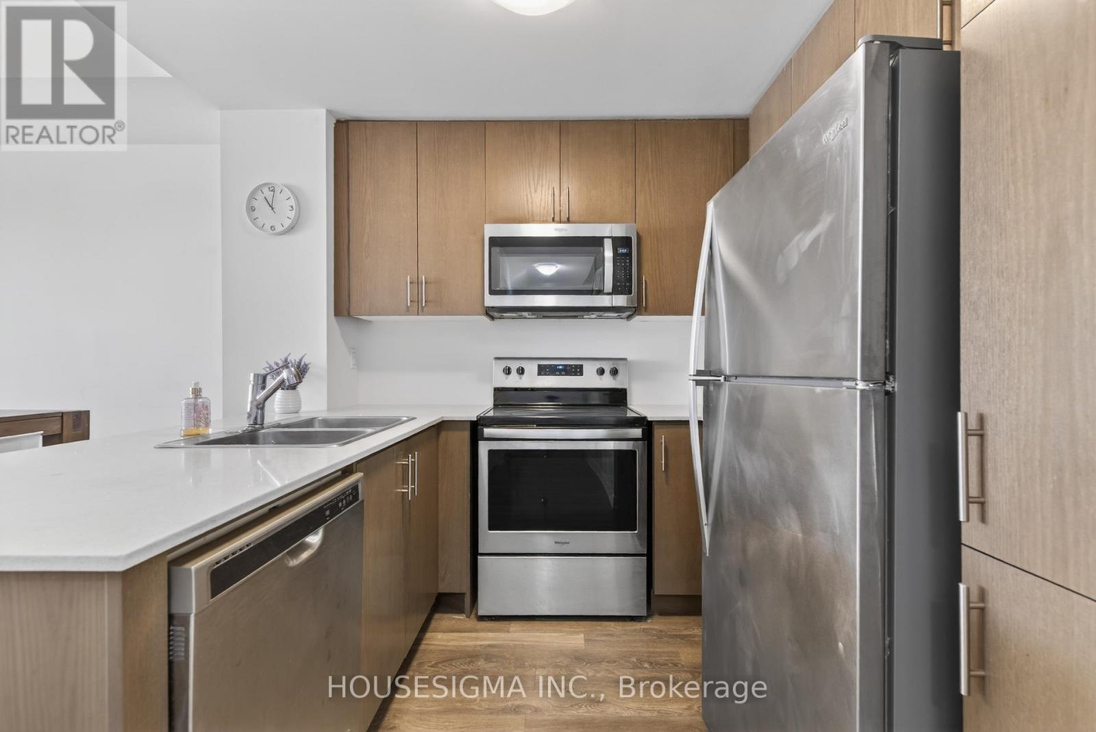 5 - 85 Eastwood Park Gardens, Toronto, Ontario  M8W 0B9 - Photo 7 - W12977040