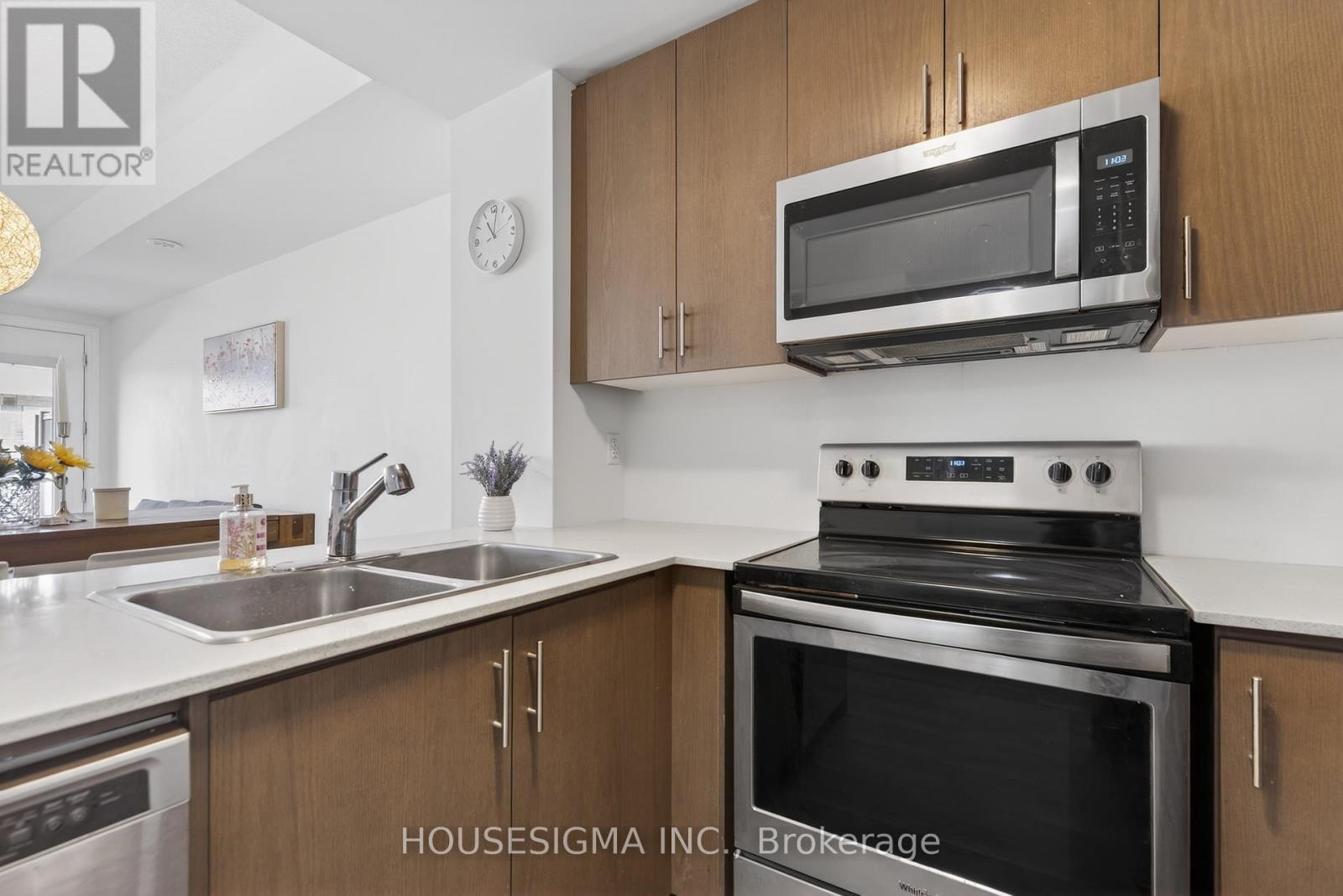 5 - 85 Eastwood Park Gardens, Toronto, Ontario  M8W 0B9 - Photo 8 - W12977040