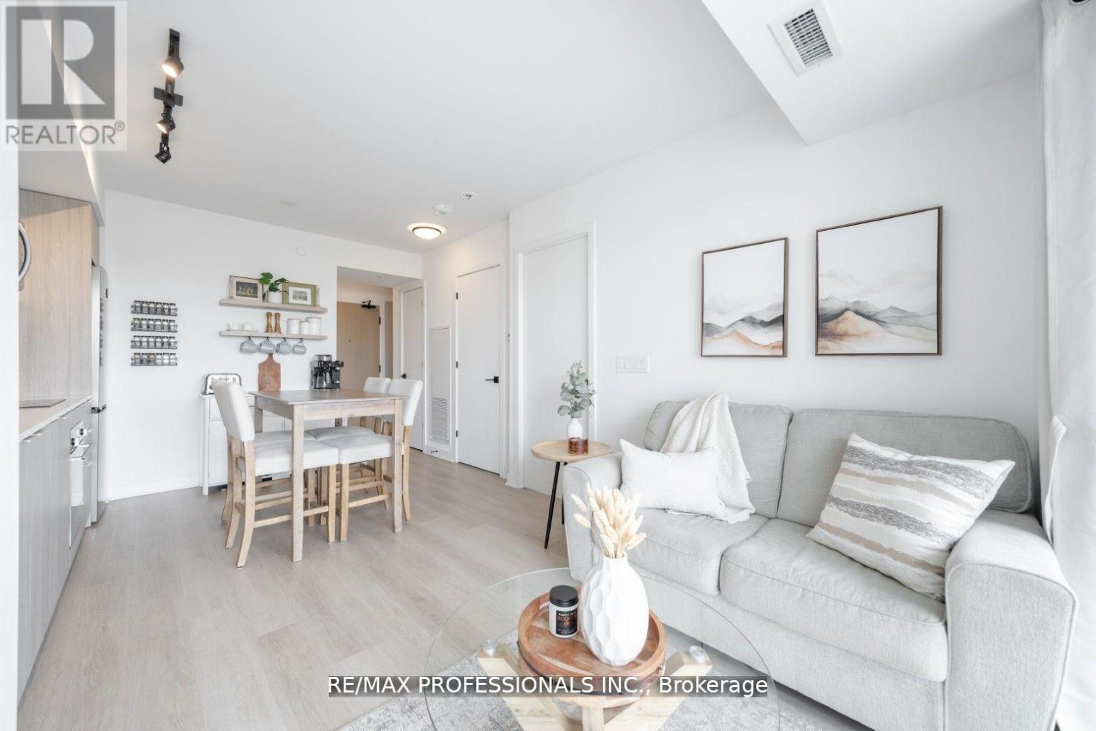 305 - 36 Zorra Street, Toronto, Ontario  M8Z 0G5 - Photo 5 - W12977082