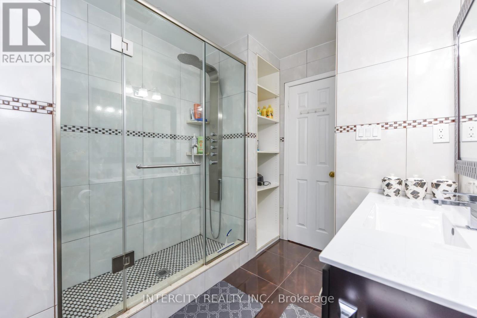 7140 Dalewood Drive, Mississauga, Ontario  L4T 4E9 - Photo 29 - W12977116