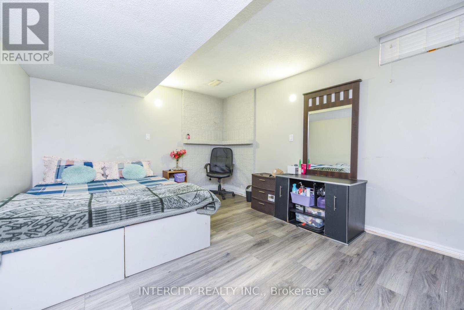 7140 Dalewood Drive, Mississauga, Ontario  L4T 4E9 - Photo 44 - W12977116