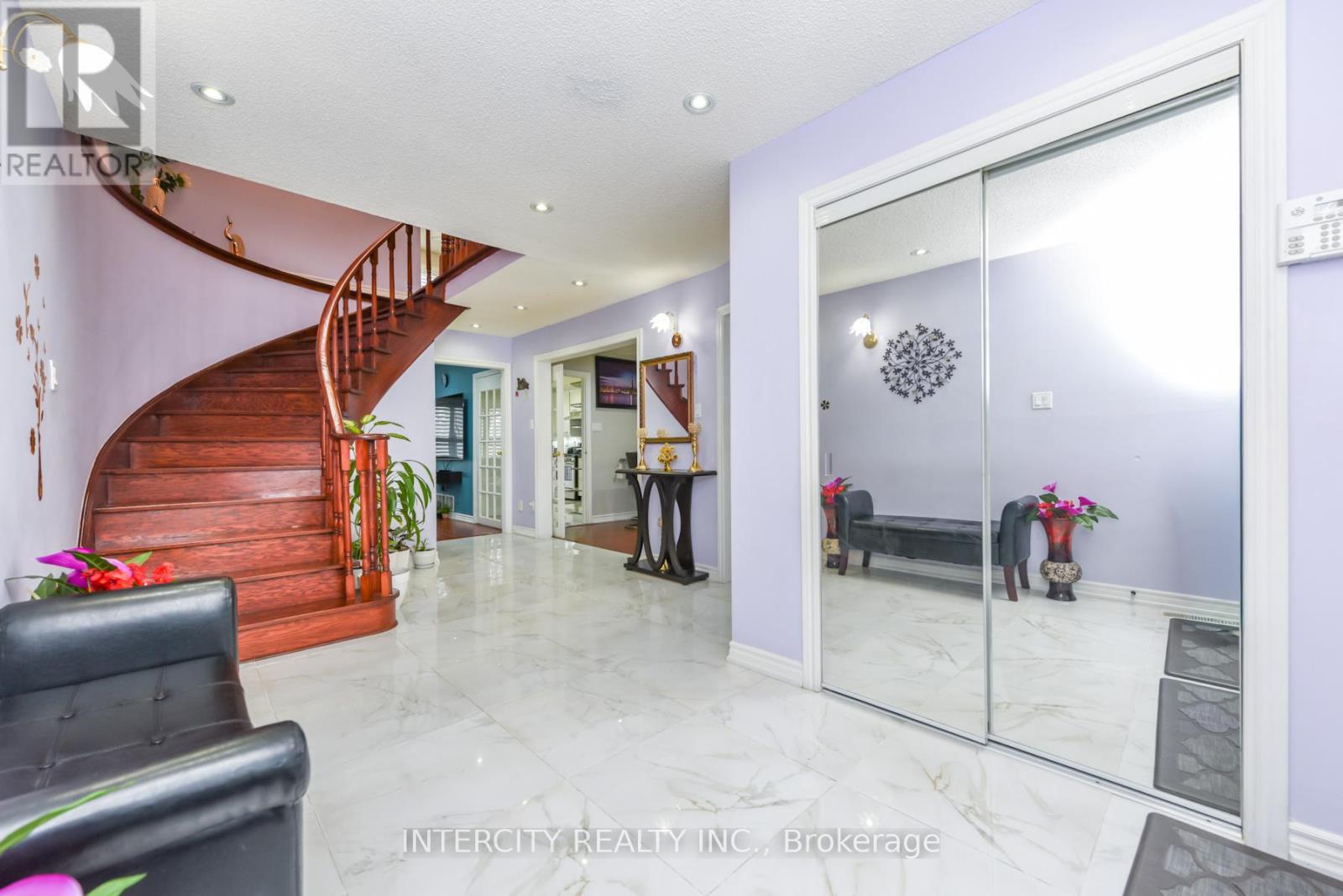 7140 Dalewood Drive, Mississauga, Ontario  L4T 4E9 - Photo 9 - W12977116