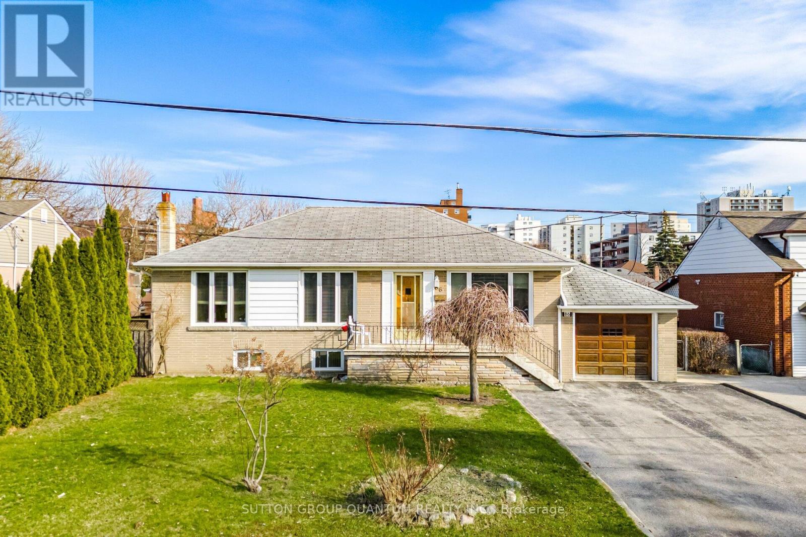 86 Dunbar Road, Mississauga, Ontario  L5B 1G4 - Photo 2 - W12977146