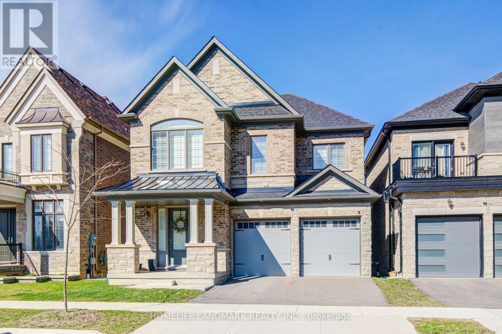 1369 Yellow Rose Circle, Oakville, Ontario  L6M 5L3 - Photo 2 - W12977154