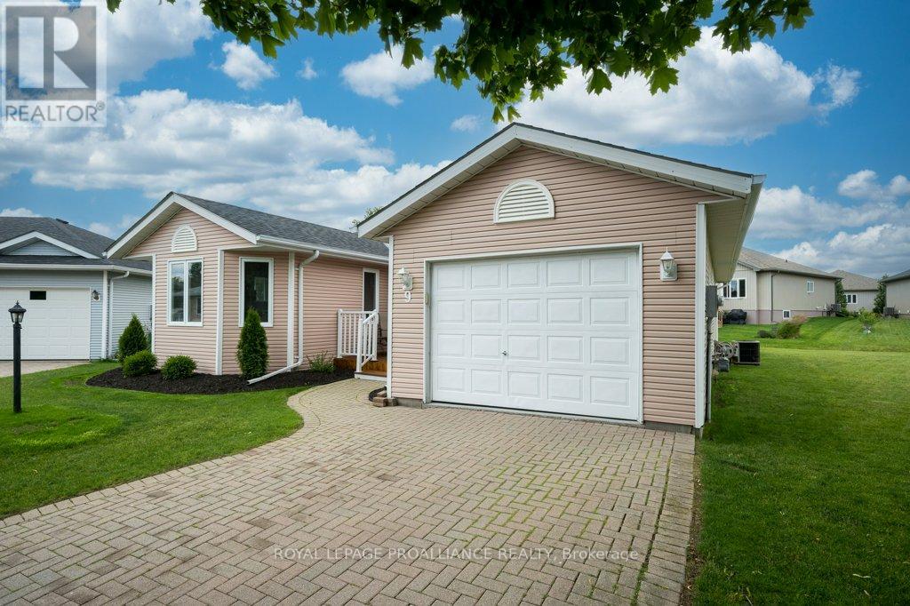 9 Quaker Court, Prince Edward County, Ontario  K0K 3L0 - Photo 2 - X12775292