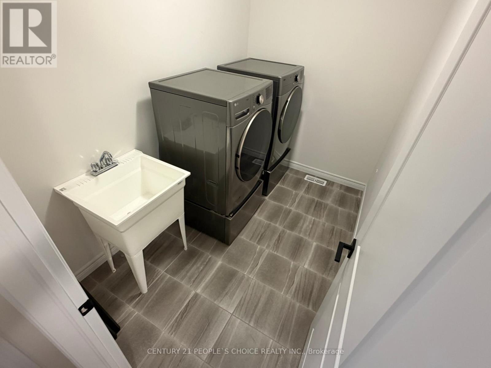 520 Anton Crescent, Kitchener, Ontario  N2R 0T8 - Photo 35 - X12976818