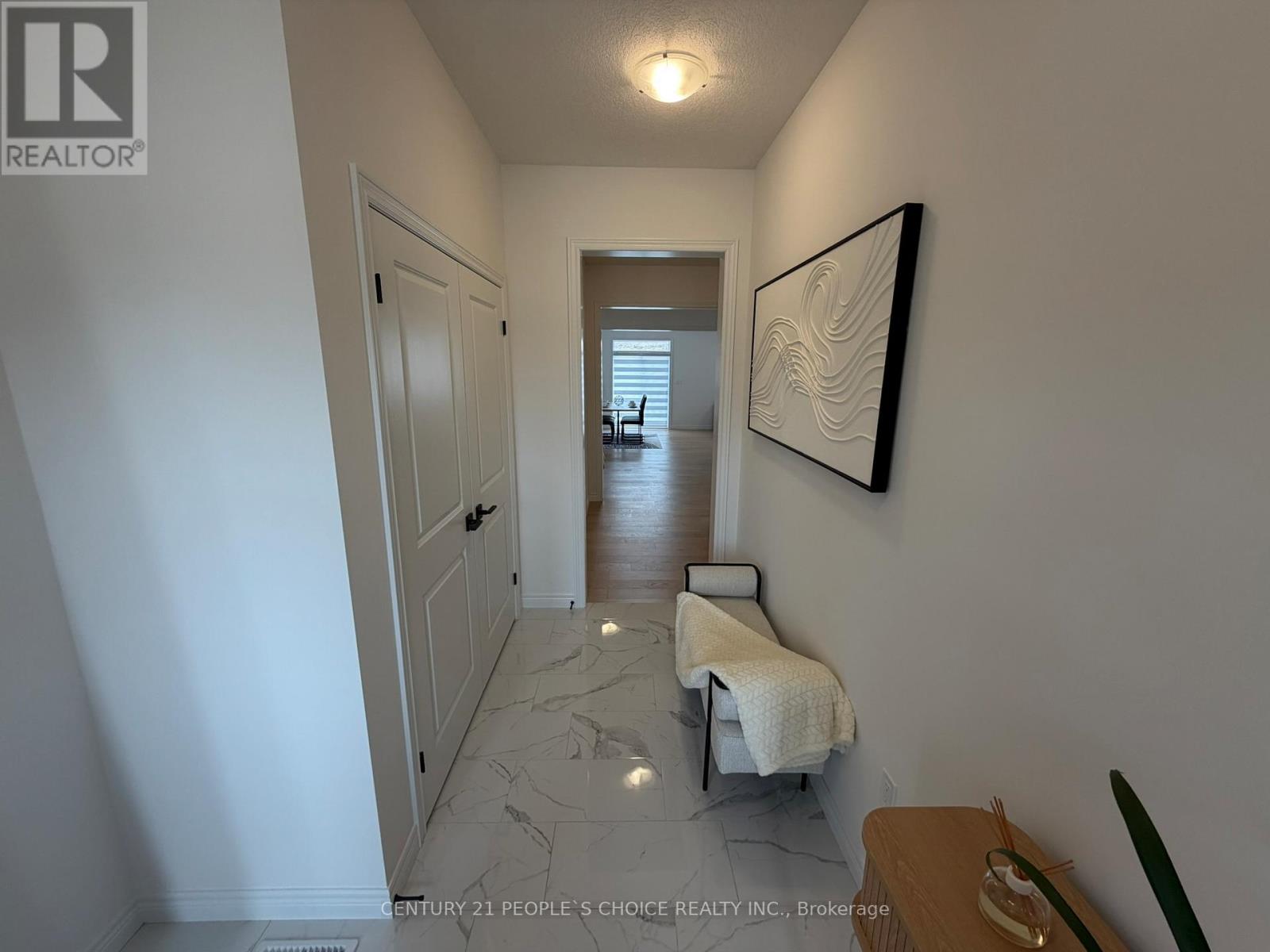 520 Anton Crescent, Kitchener, Ontario  N2R 0T8 - Photo 4 - X12976818