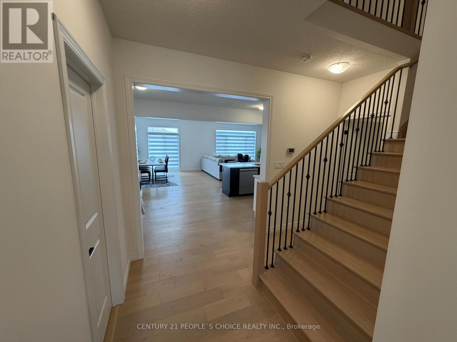 520 Anton Crescent, Kitchener, Ontario  N2R 0T8 - Photo 5 - X12976818