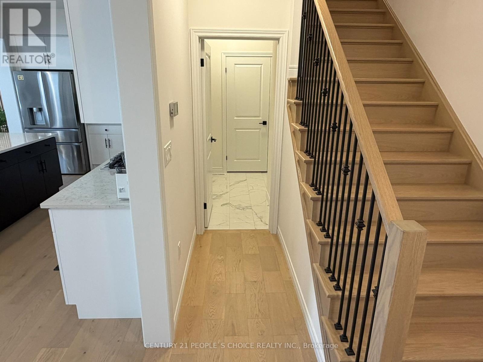 520 Anton Crescent, Kitchener, Ontario  N2R 0T8 - Photo 9 - X12976818