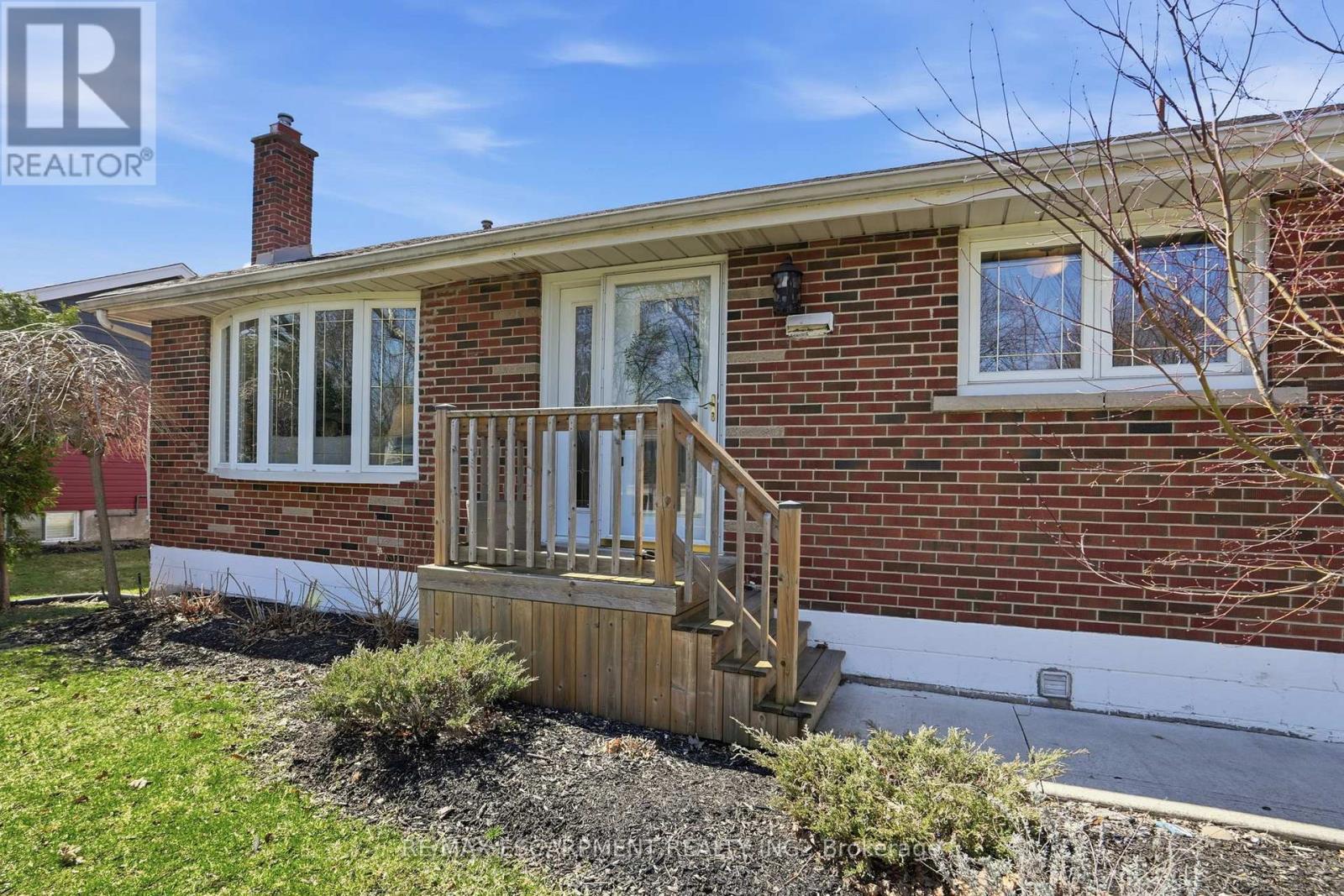 208 Seneca Avenue, Hamilton, Ontario  L9B 1M2 - Photo 11 - X12976846