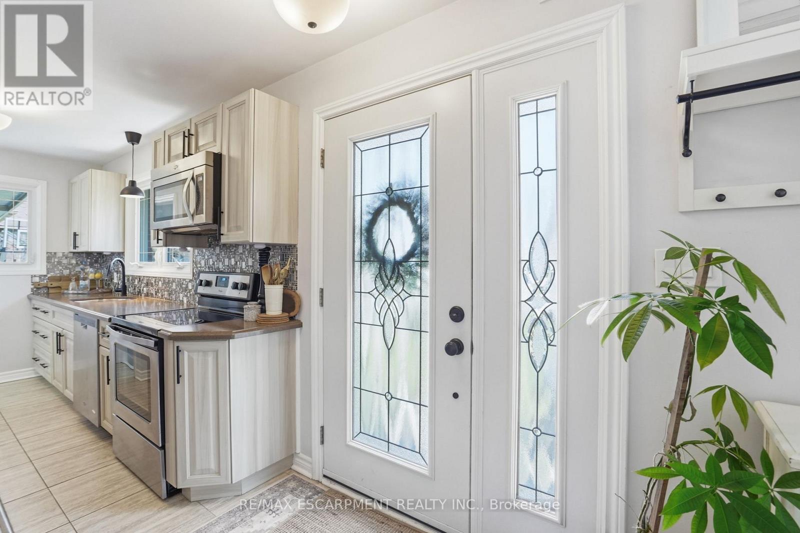 208 Seneca Avenue, Hamilton, Ontario  L9B 1M2 - Photo 12 - X12976846