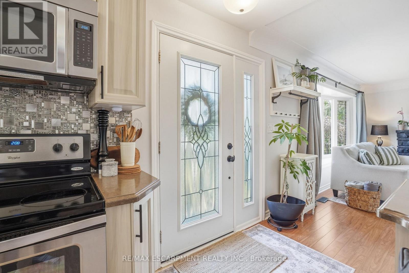 208 Seneca Avenue, Hamilton, Ontario  L9B 1M2 - Photo 13 - X12976846