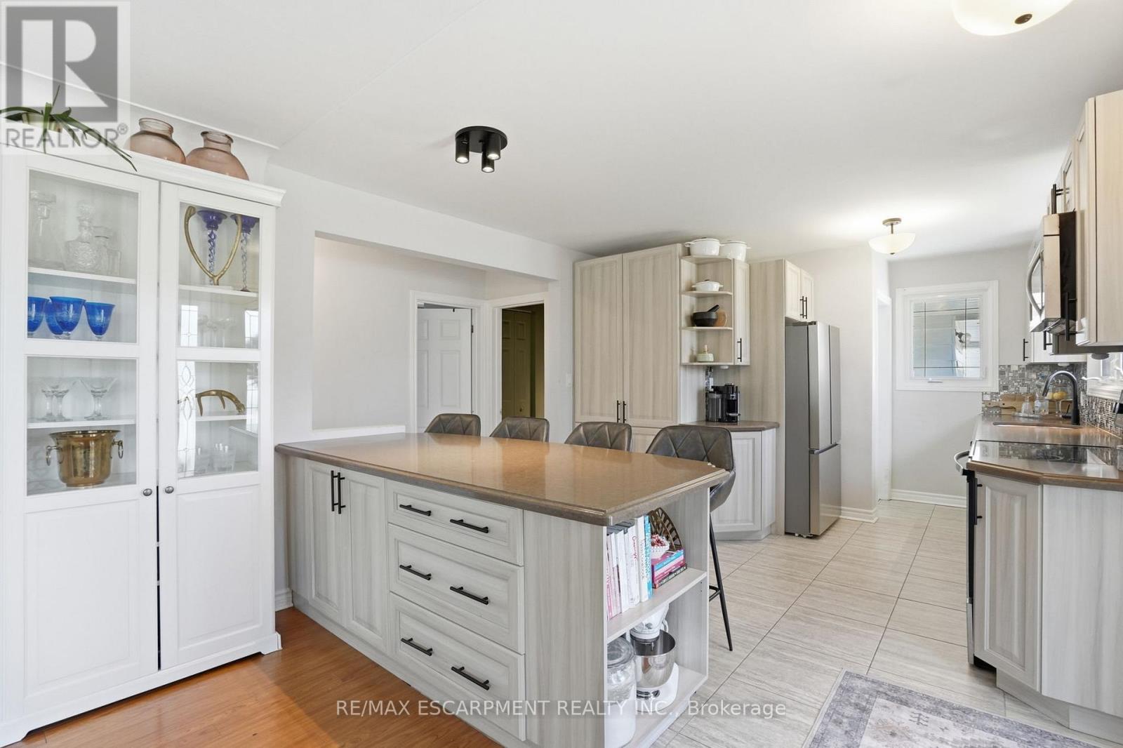 208 Seneca Avenue, Hamilton, Ontario  L9B 1M2 - Photo 19 - X12976846