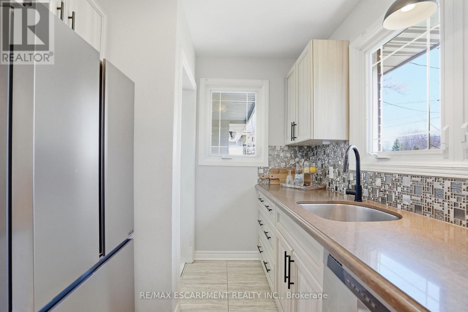 208 Seneca Avenue, Hamilton, Ontario  L9B 1M2 - Photo 24 - X12976846