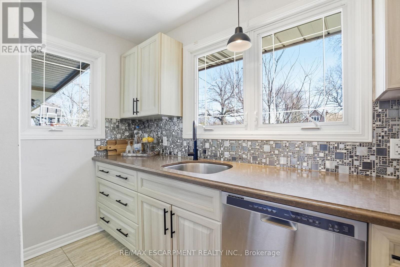 208 Seneca Avenue, Hamilton, Ontario  L9B 1M2 - Photo 25 - X12976846