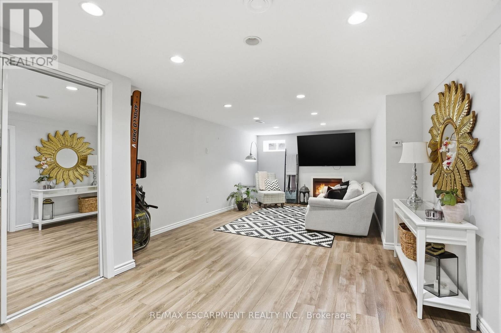 208 Seneca Avenue, Hamilton, Ontario  L9B 1M2 - Photo 32 - X12976846