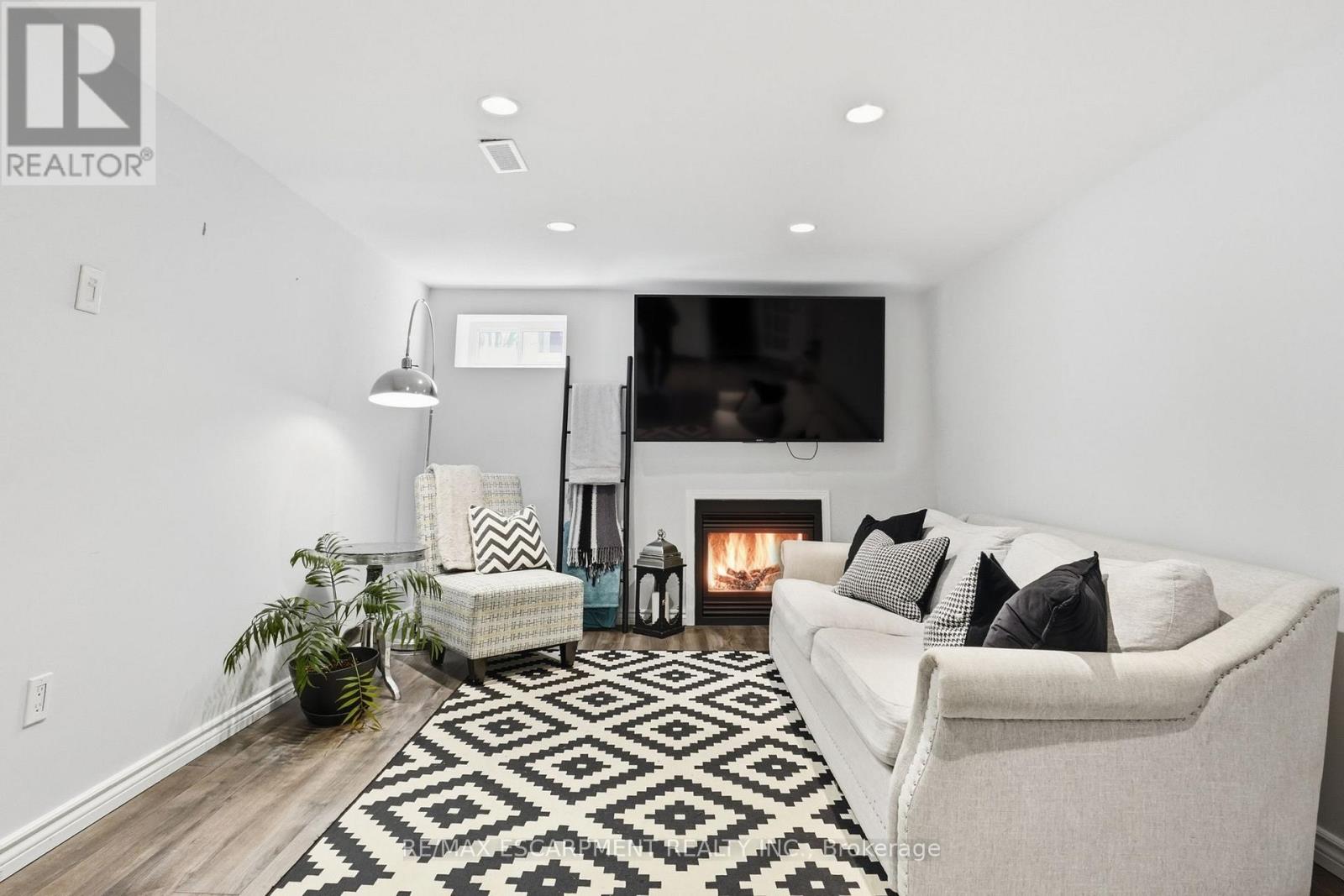 208 Seneca Avenue, Hamilton, Ontario  L9B 1M2 - Photo 33 - X12976846