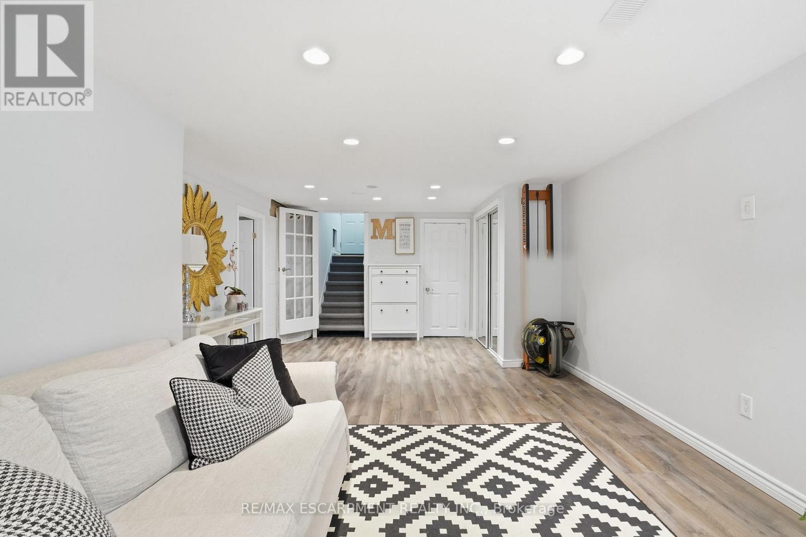 208 Seneca Avenue, Hamilton, Ontario  L9B 1M2 - Photo 35 - X12976846