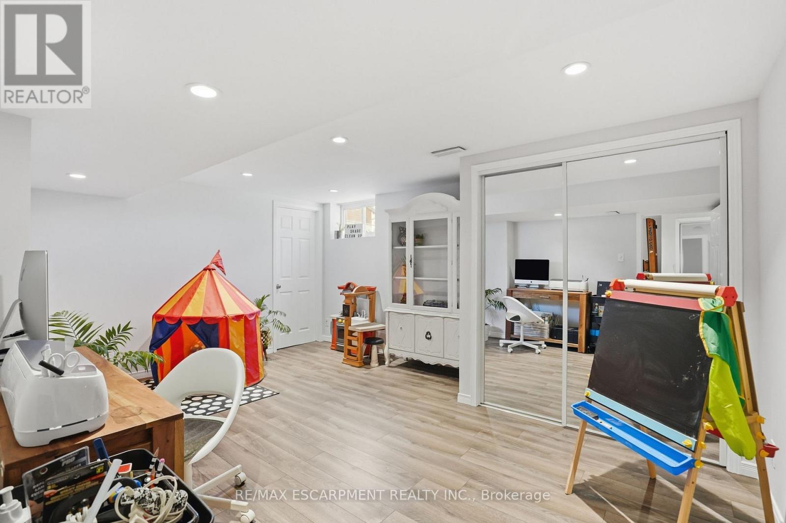 208 Seneca Avenue, Hamilton, Ontario  L9B 1M2 - Photo 36 - X12976846