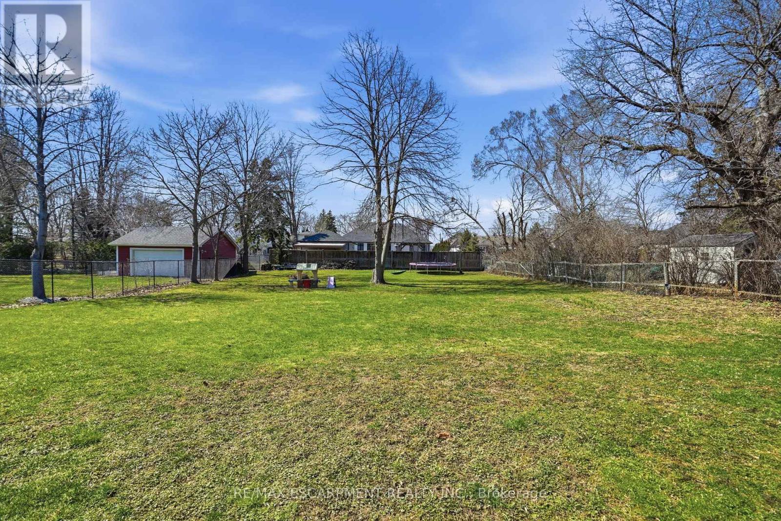 208 Seneca Avenue, Hamilton, Ontario  L9B 1M2 - Photo 4 - X12976846