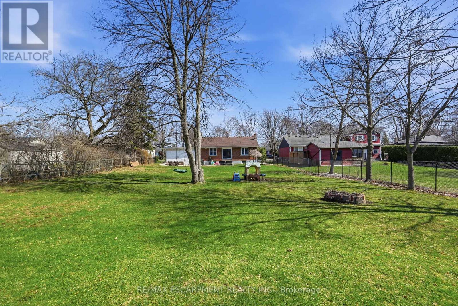 208 Seneca Avenue, Hamilton, Ontario  L9B 1M2 - Photo 8 - X12976846