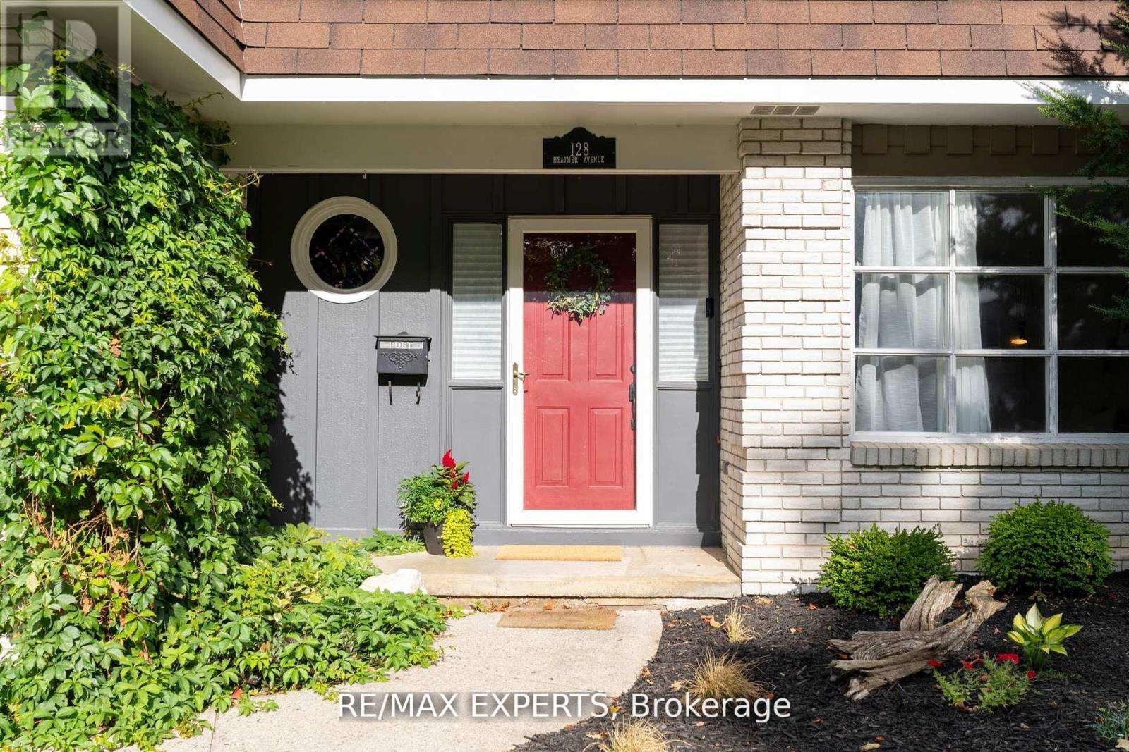 128 Heather Avenue, Cambridge, Ontario  N3C 2Y7 - Photo 3 - X12976884