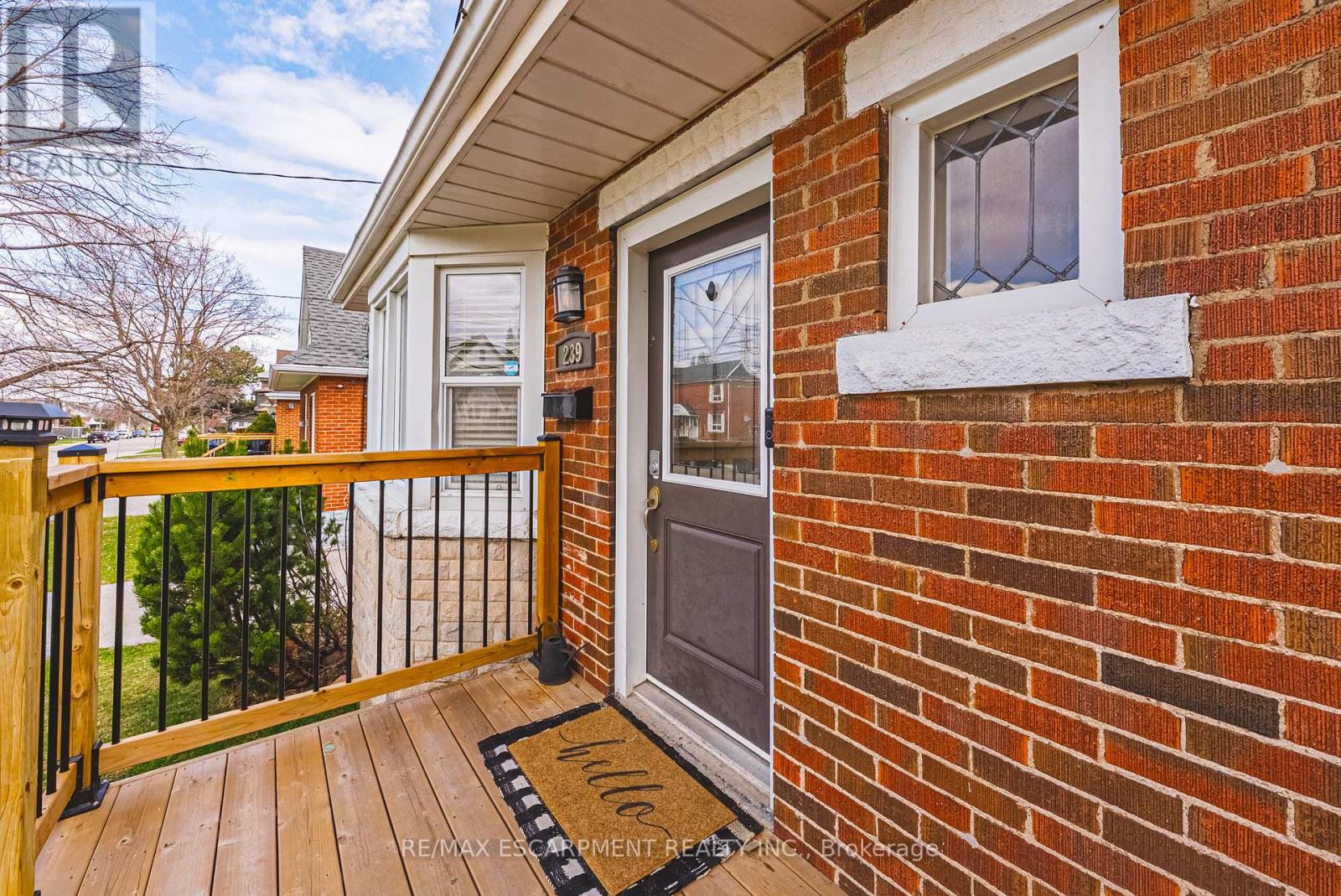 239 Rosewood Road, Hamilton, Ontario  L8K 3J5 - Photo 2 - X12976948