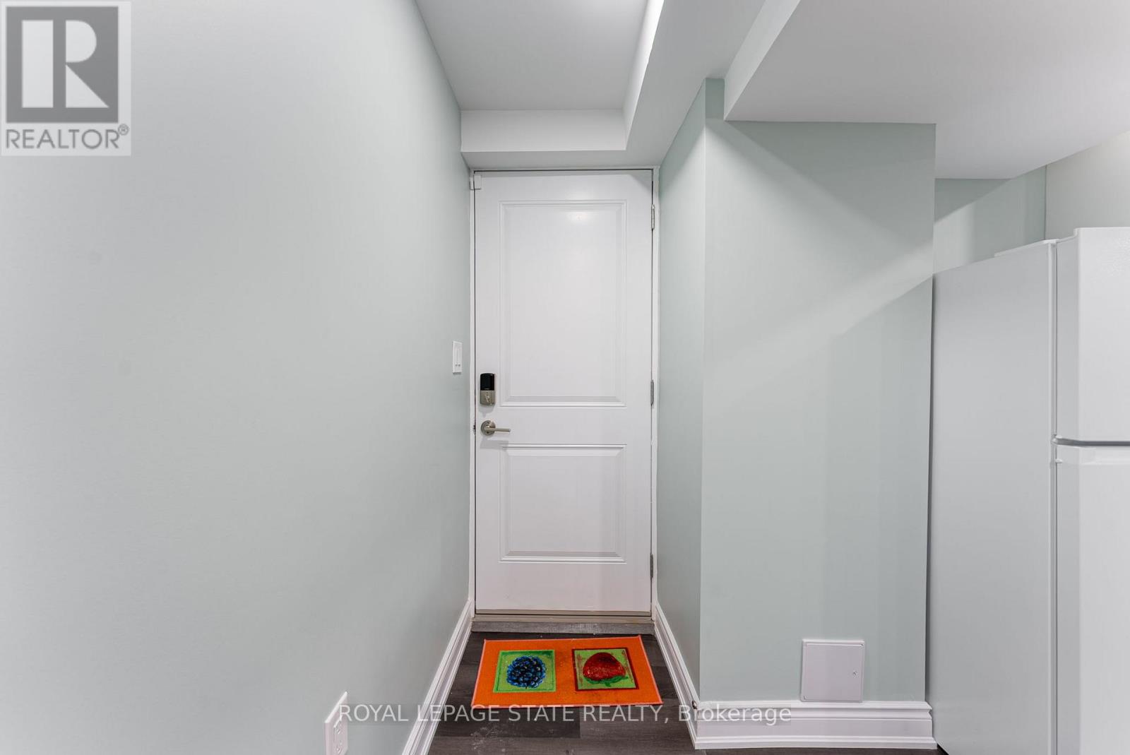 Lower - 183 Rockledge Drive, Hamilton, Ontario  L0R 1P0 - Photo 2 - X12977056