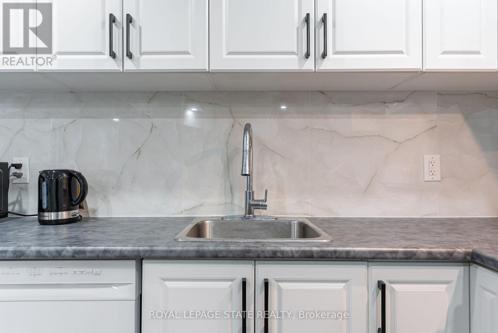 Lower - 183 Rockledge Drive, Hamilton, Ontario  L0R 1P0 - Photo 6 - X12977056