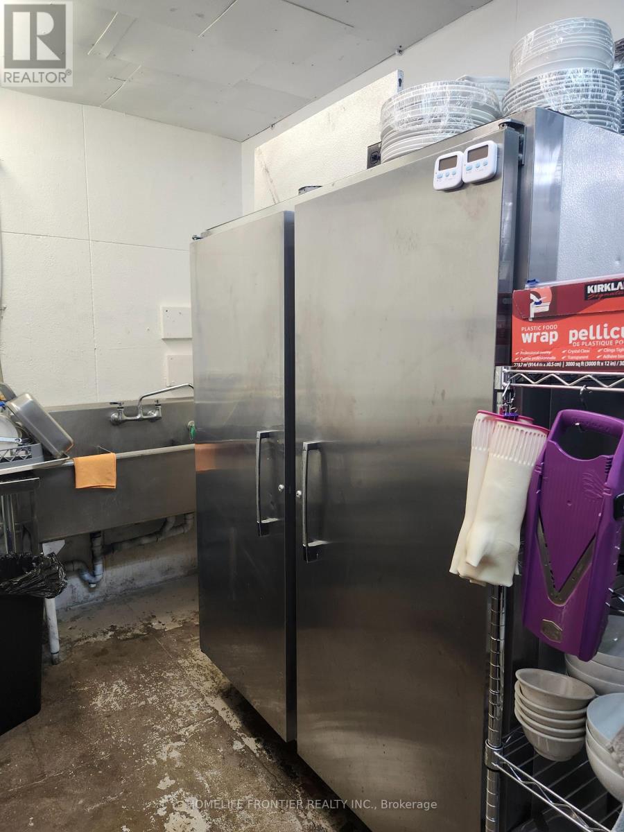 163 Main Street Nw, Lucan Biddulph, Ontario  N0M 2J0 - Photo 6 - X12977162