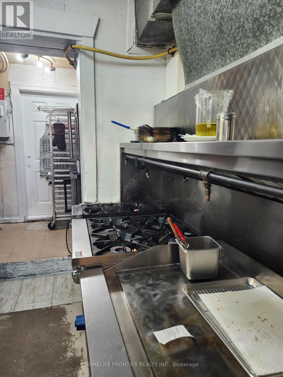 163 Main Street Nw, Lucan Biddulph, Ontario  N0M 2J0 - Photo 7 - X12977162