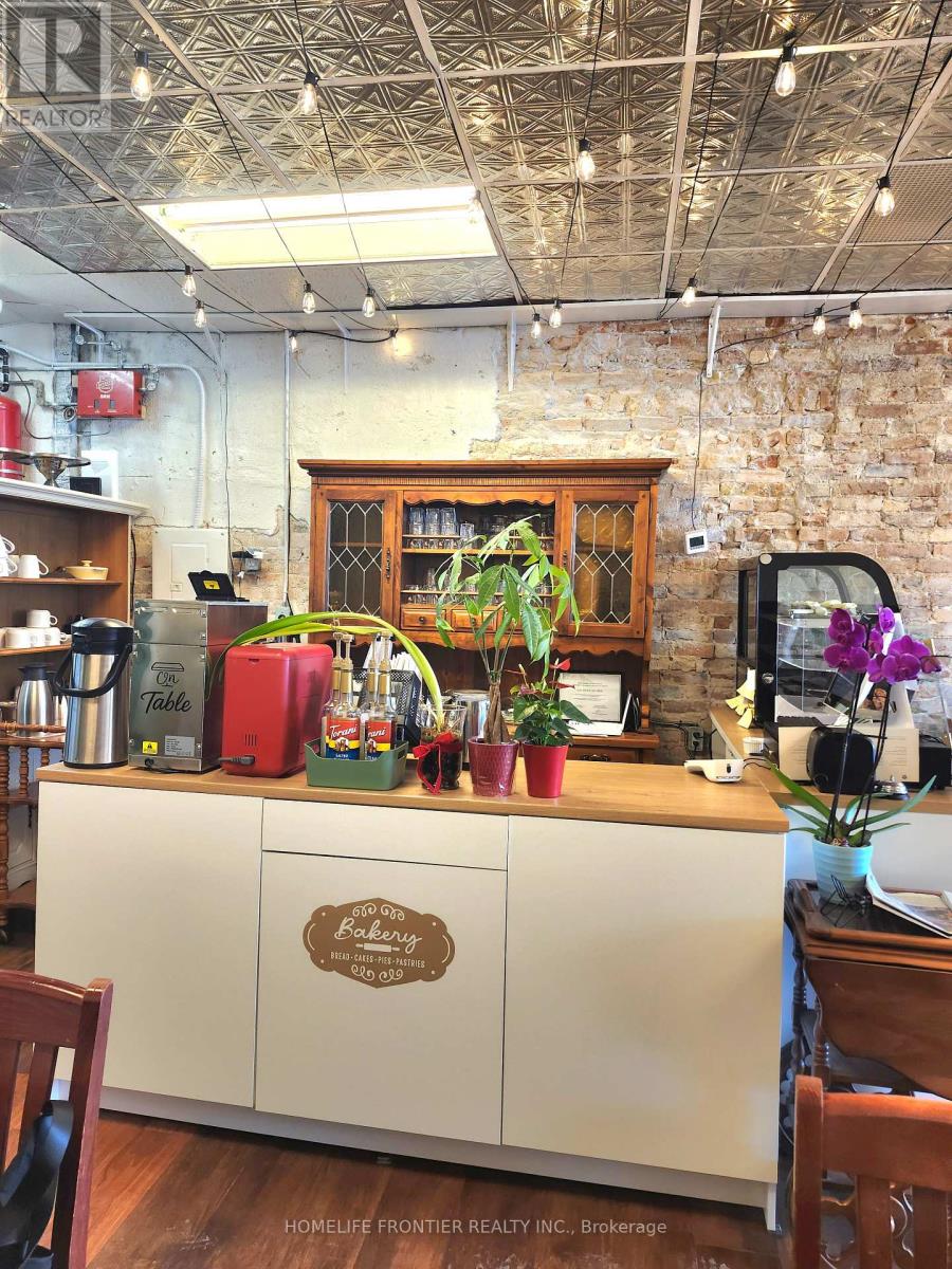 163 Main Street Nw, Lucan Biddulph, Ontario  N0M 2J0 - Photo 9 - X12977162