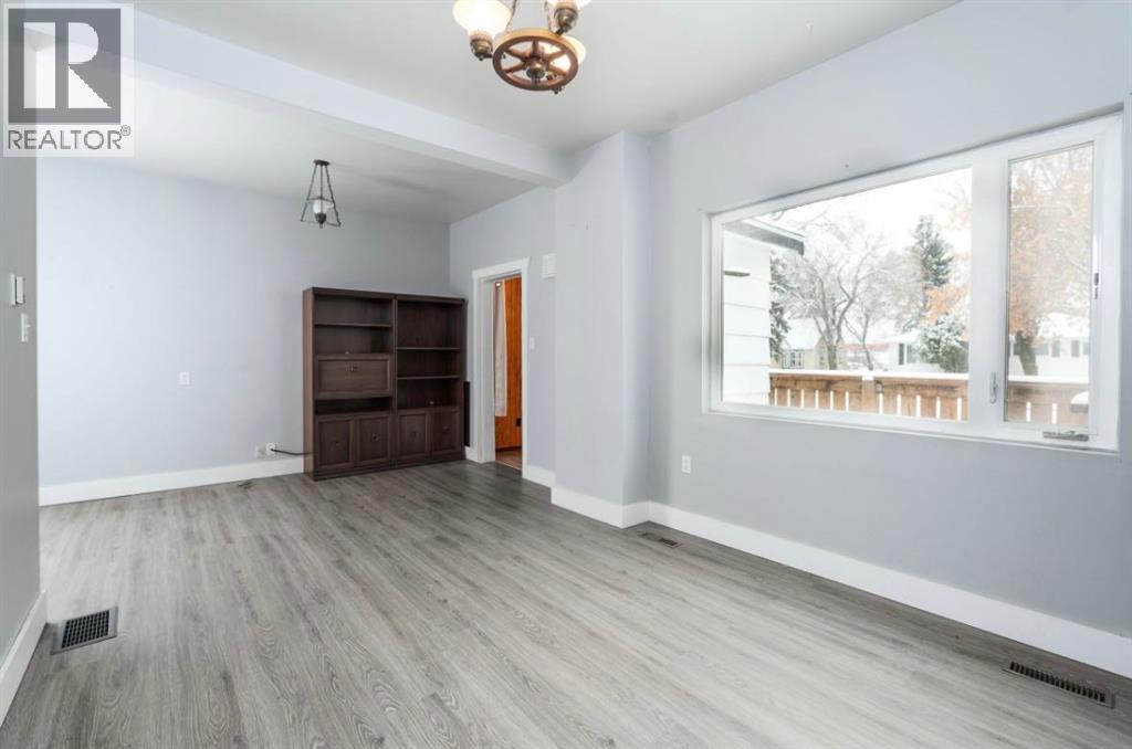 5124 52 Avenue S, Viking, Alberta  T0B 4N0 - Photo 2 - A2271035