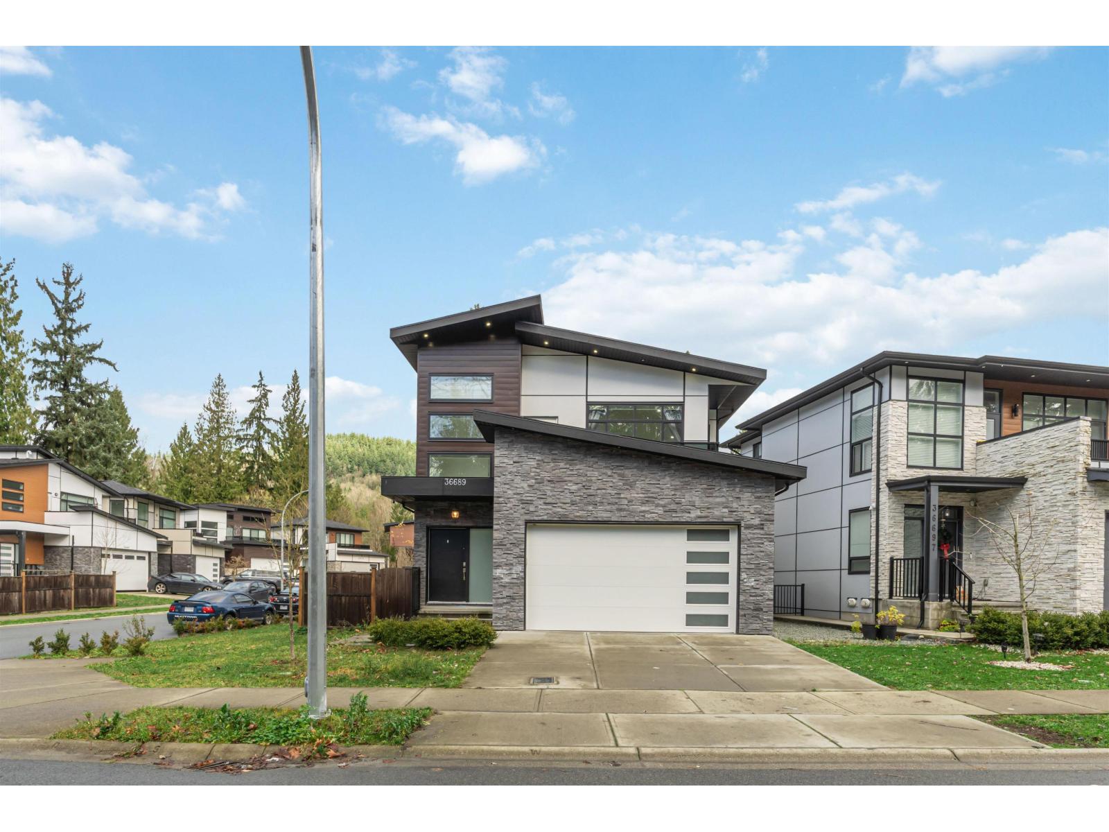 36689 Dianne Brook Avenue, Abbotsford, British Columbia V3G 0H4 - Photo 3 - R3108960
